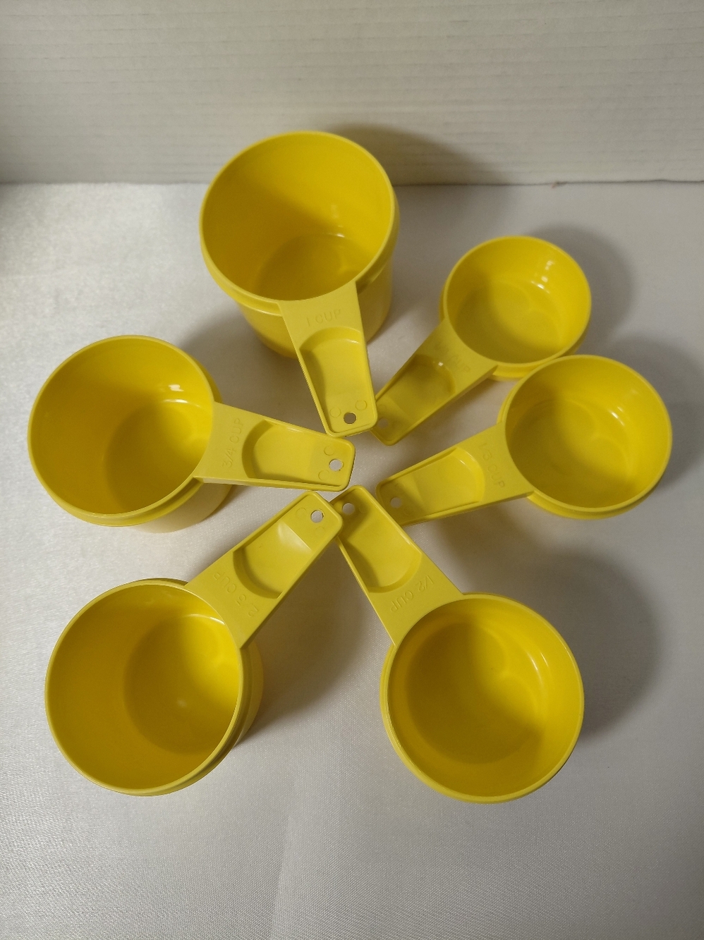 Tupperware Bright Yellow Plastic Measuring Cup Set